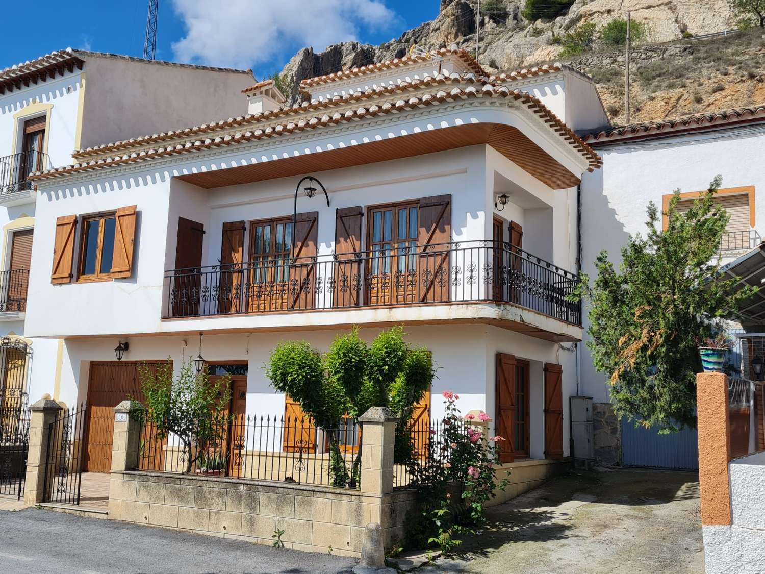 Belle maison de 5 chambres avec grand garage à Velez-Blanco