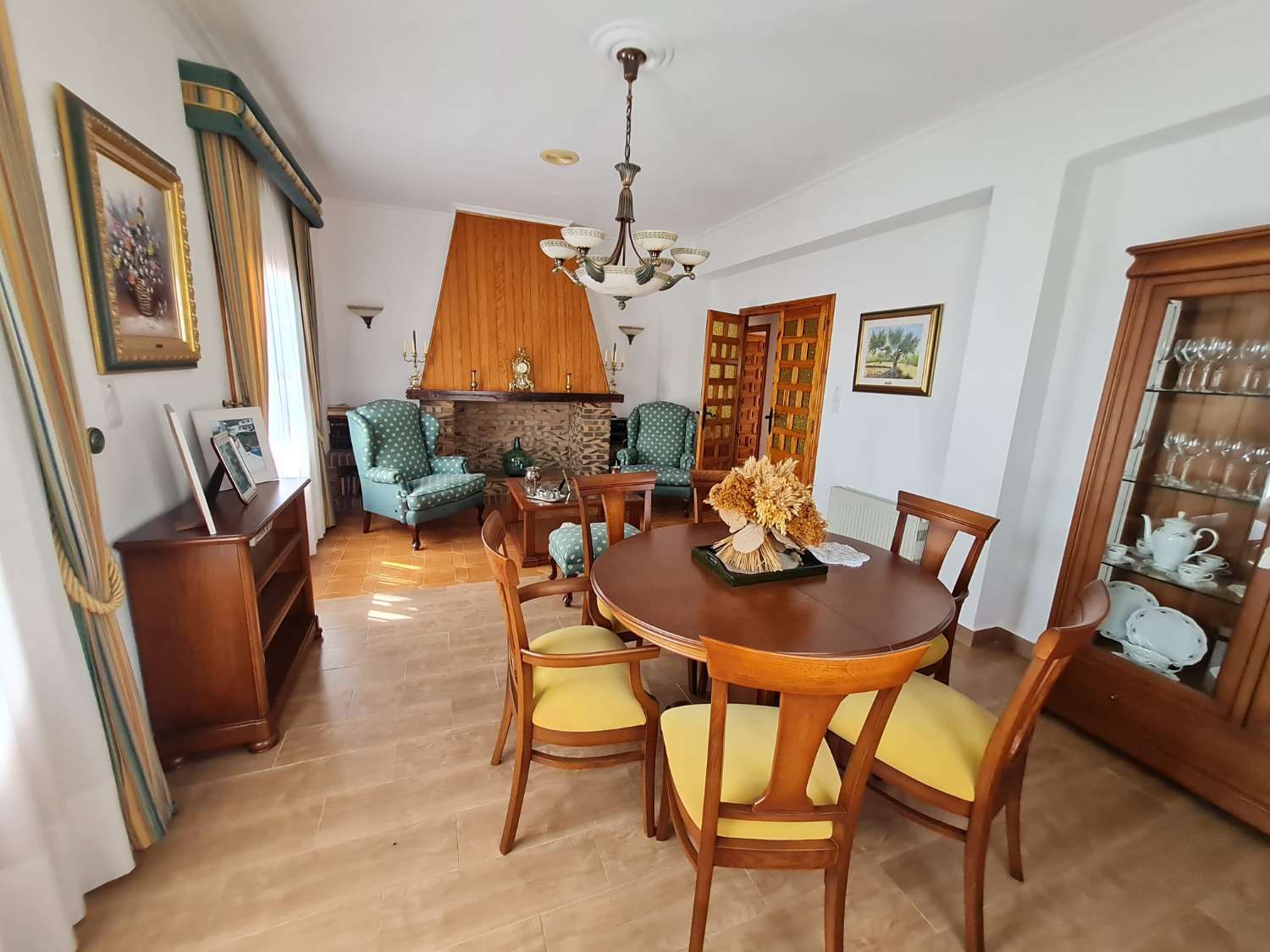 Lovely 5 bed House with Large Garage in Velez- Blanco