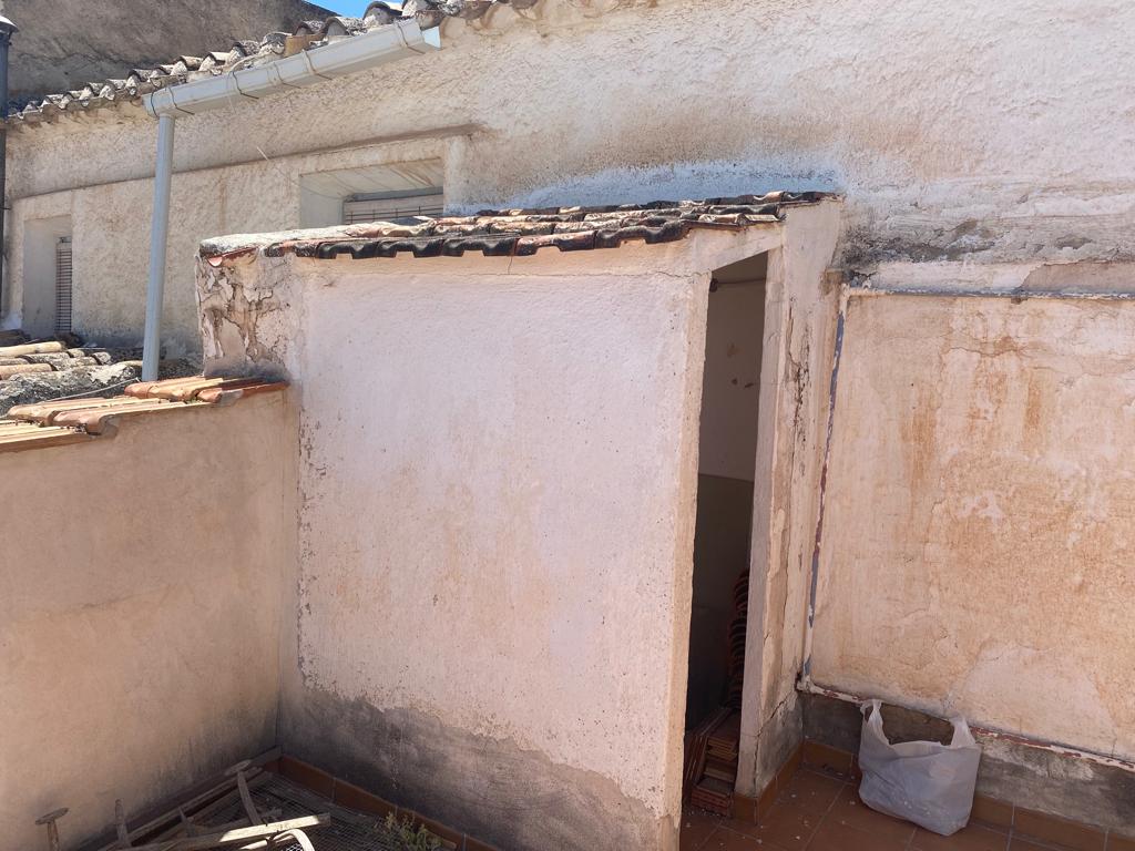 Casa de pueblo reformada con tres habitaciones y terraza