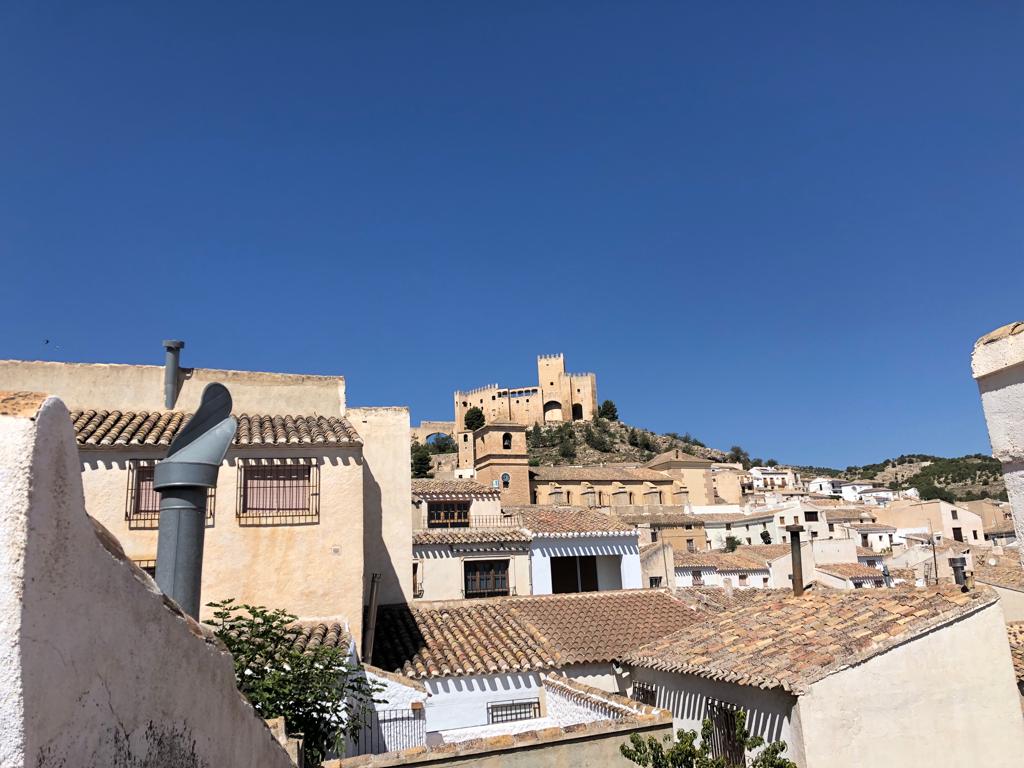 Maison de 3 chambres et 2 salles de bain à Velez-Blanco avec terrasse sur le toit et espace extérieur