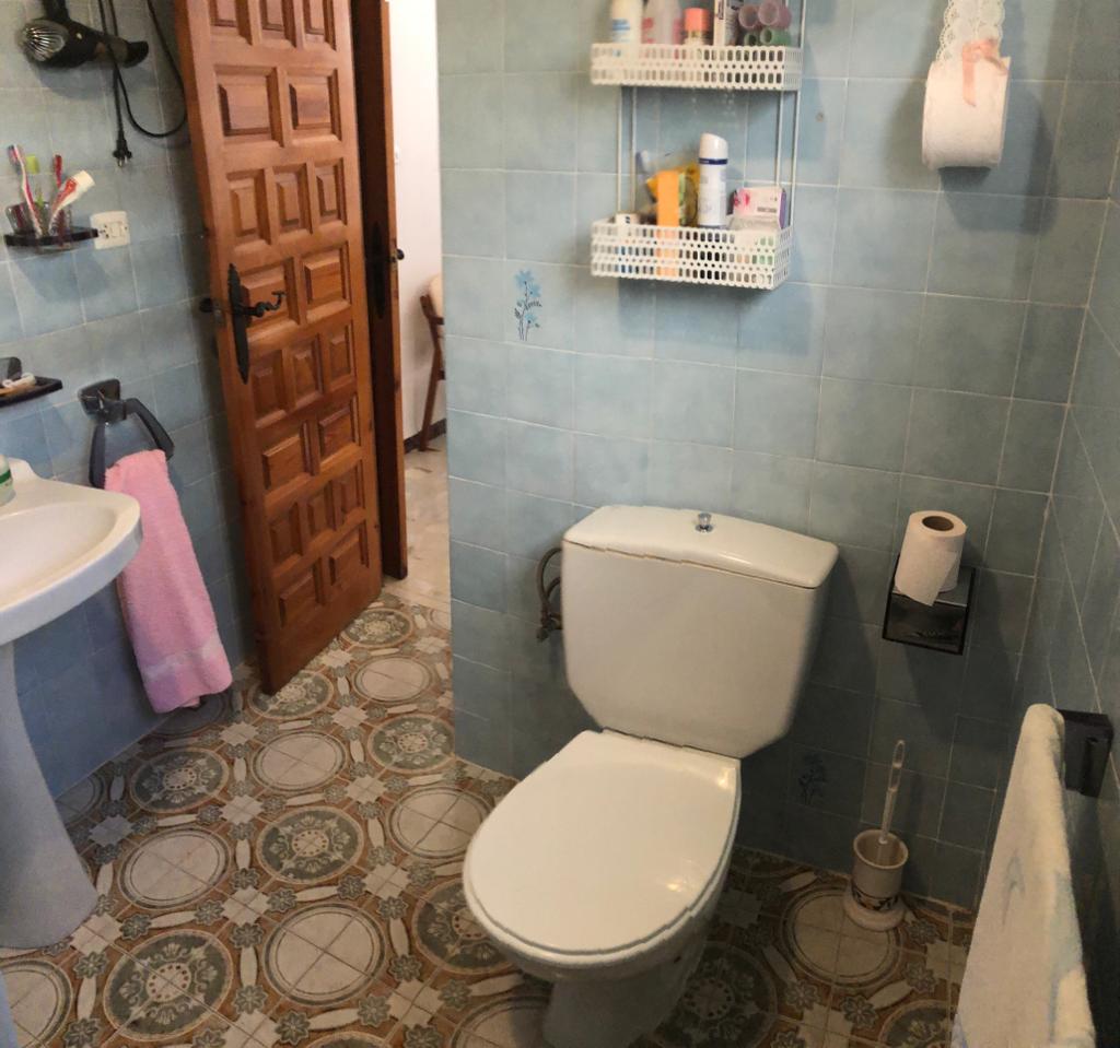 Casa Adosada Amueblada de 5 Dormitorios, 1 Baño, 3 Plantas con Garaje en Vélez- Blanco