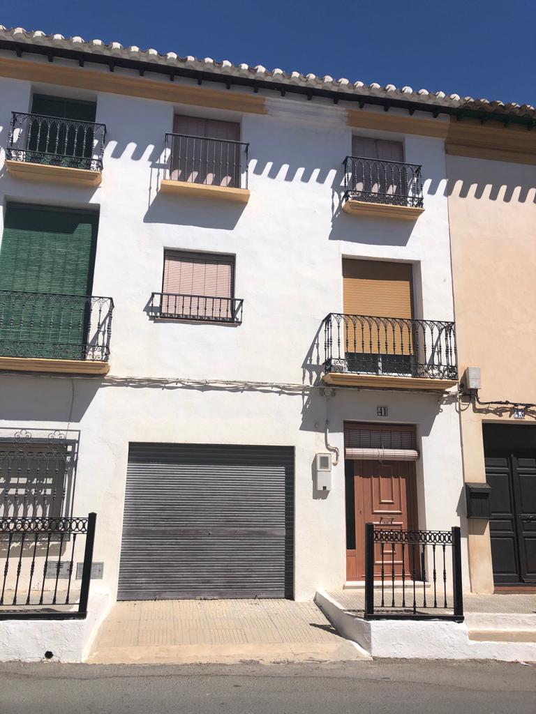 5Bed,1Bath, 3Storey , Furnished Town House with Garage in Velez- Blanco