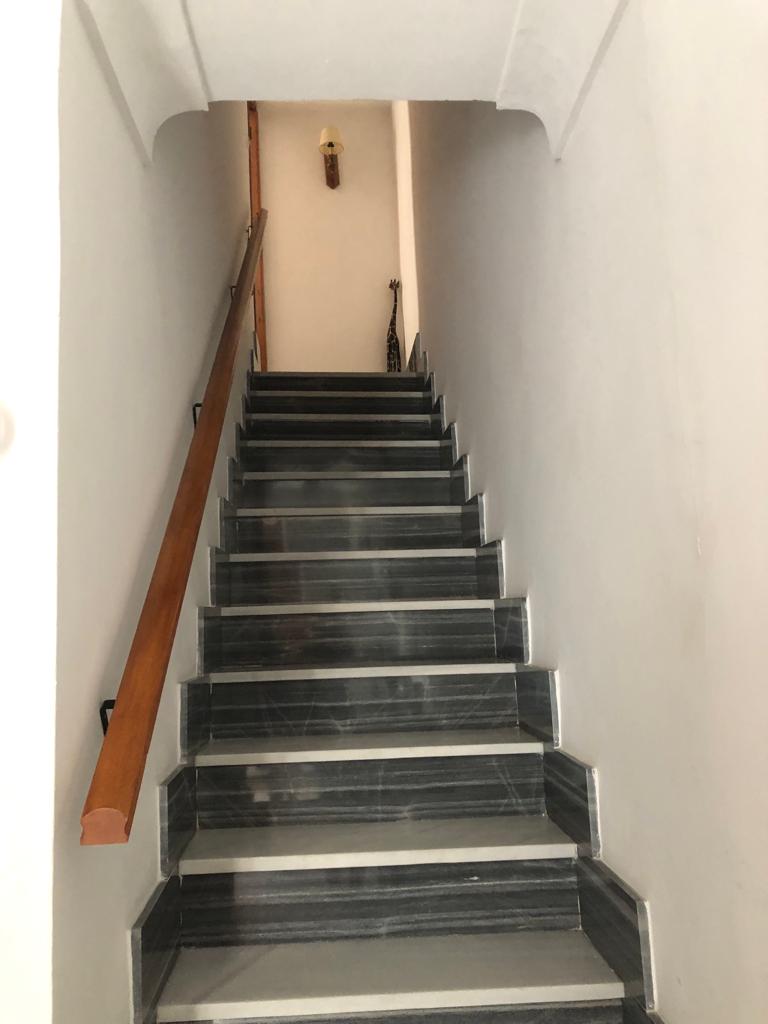 Casa Adosada Amueblada de 5 Dormitorios, 1 Baño, 3 Plantas con Garaje en Vélez- Blanco