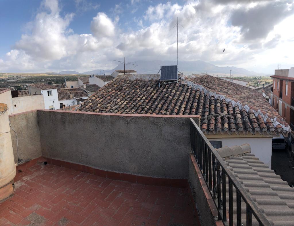 Maison de 4 étages, 3 chambres, 1 salle de bain avec garage à Velez- Rubio