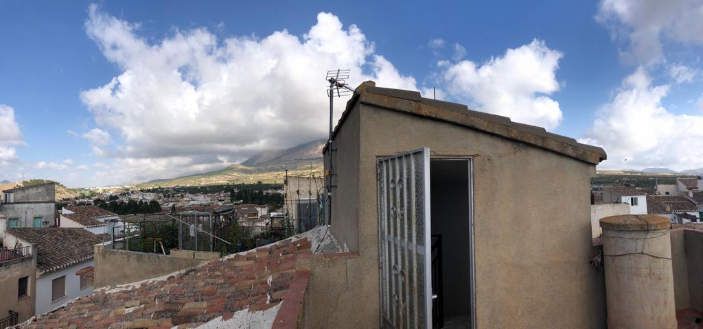 Maison de 4 étages, 3 chambres, 1 salle de bain avec garage à Velez- Rubio