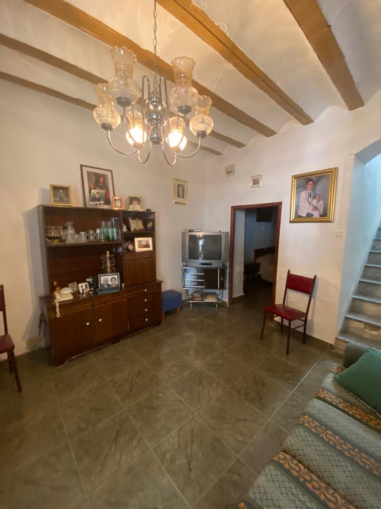 3 Bed, 1 Bath partially reformed town house in central position in Velez-Blanco