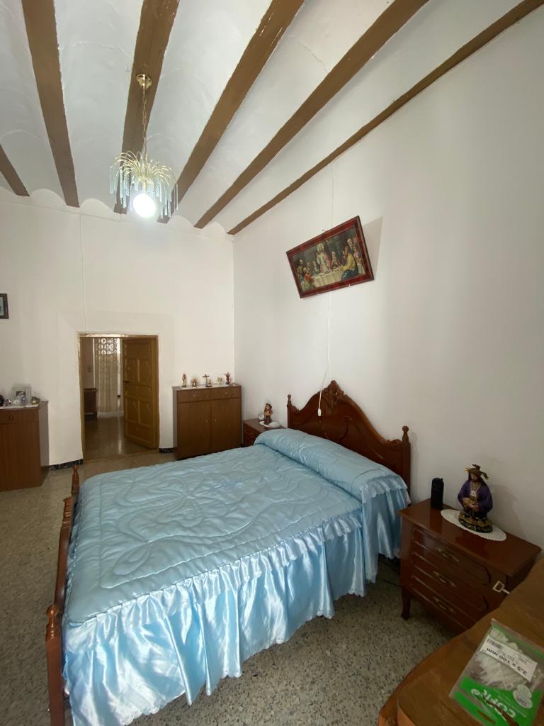 3 Bed, 1 Bath partially reformed town house in central position in Velez-Blanco