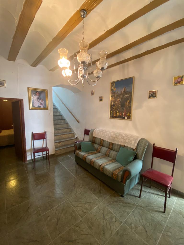 3 Bed, 1 Bath partially reformed town house in central position in Velez-Blanco