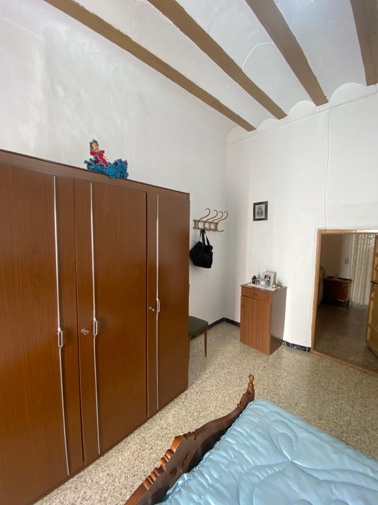 3 Bed, 1 Bath partially reformed town house in central position in Velez-Blanco