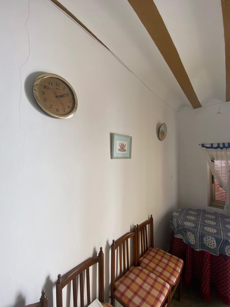 3 Bed, 1 Bath partially reformed town house in central position in Velez-Blanco