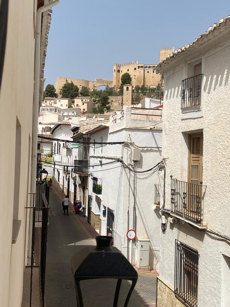 3 Bed, 1 Bath partially reformed town house in central position in Velez-Blanco