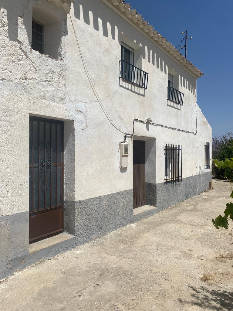 Casa parcialmente renovada de 3 habitaciones y 1 baño en Vélez-Blanco