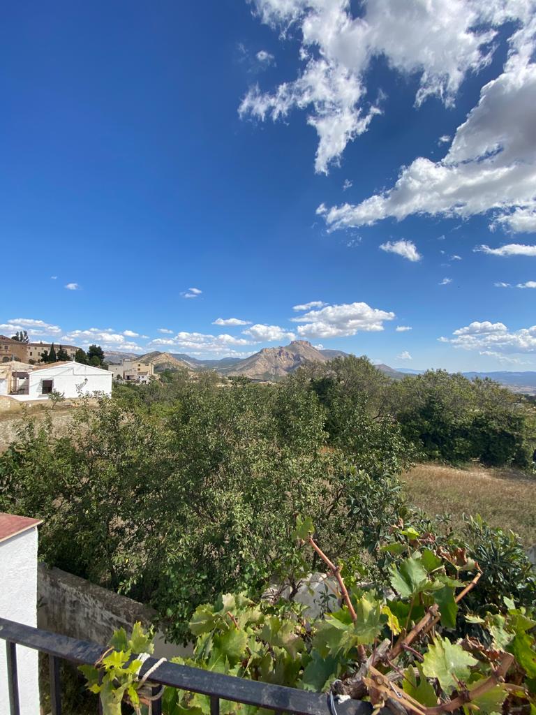 Preciosa casa adosada de 4 dormitorios y 2 baños en Vélez-Blanco