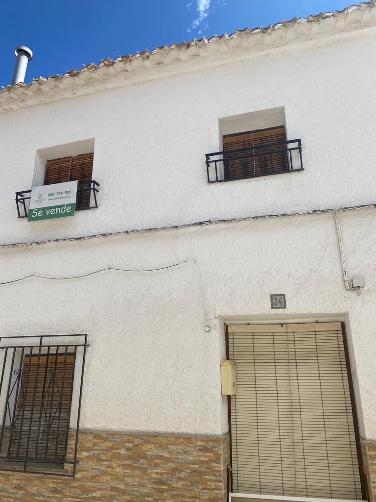 Preciosa casa adosada de 4 dormitorios y 2 baños en Vélez-Blanco