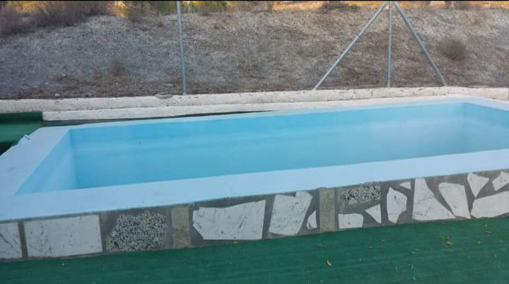 Casa y terreno con mucho potencial en Velez- Rubio con piscina.