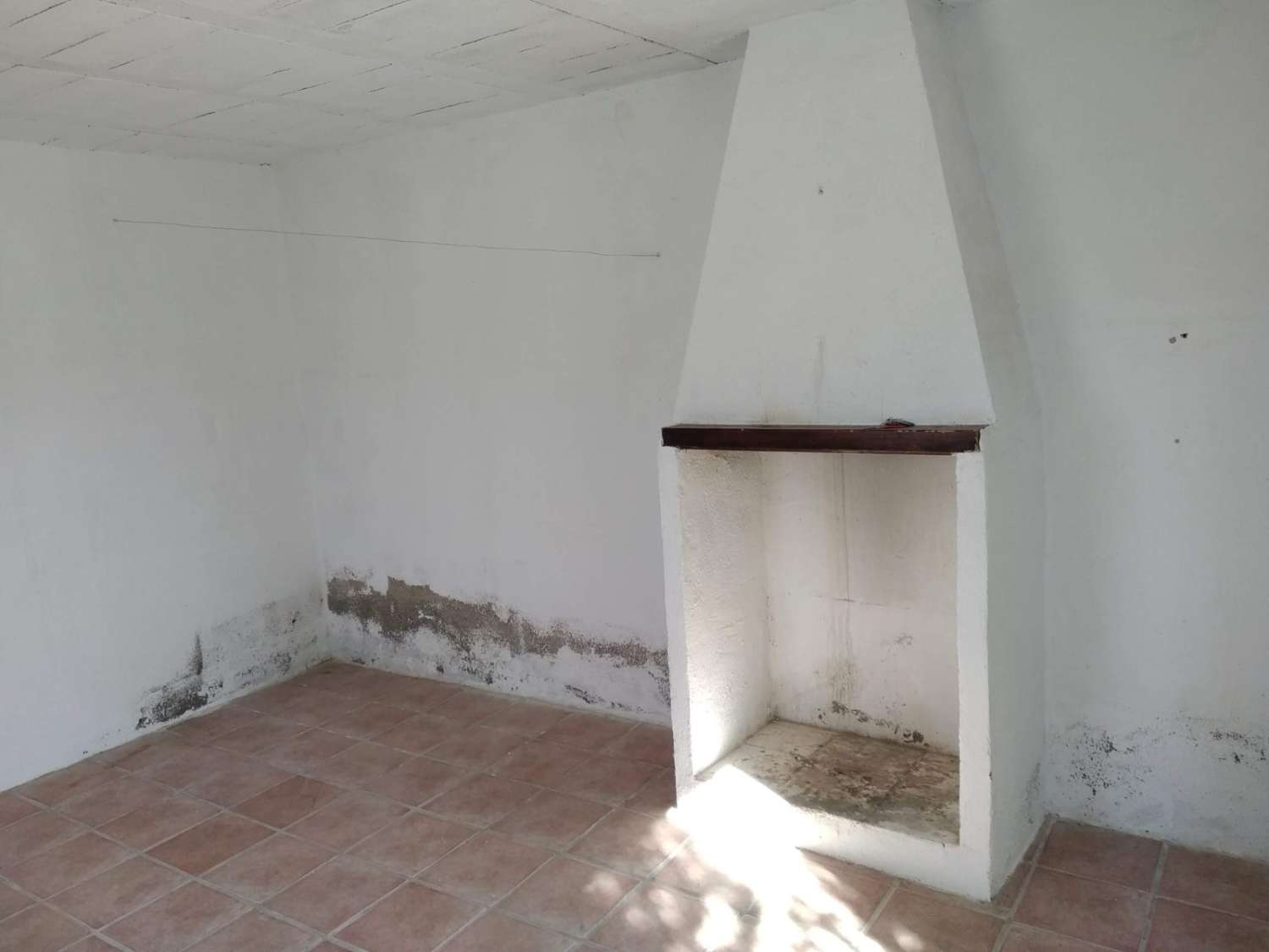 House and land with a lot of potential in Velez- Rubio with pool.