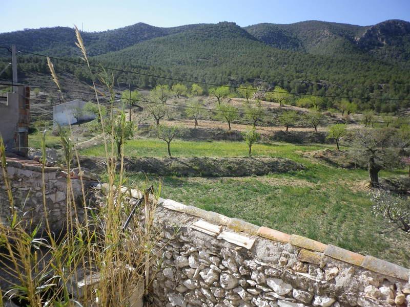 Semi Cortijo Rural para reformar con garaje independiente e impresionantes vistas cerca de Vélez/Rubio