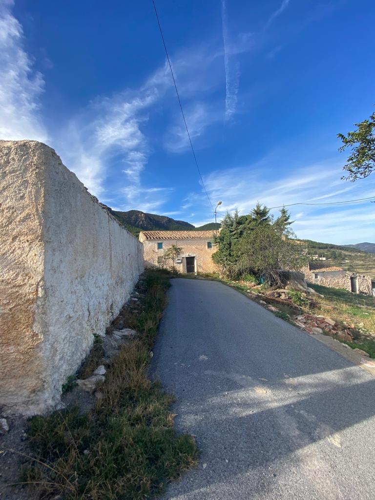 Semi Cortijo Rural para reformar con garaje independiente e impresionantes vistas cerca de Vélez/Rubio