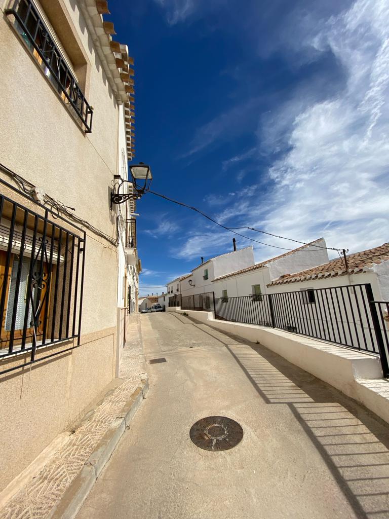 Mooi huis met 3 slaapkamers en 2 badkamers in Velez-Blanco