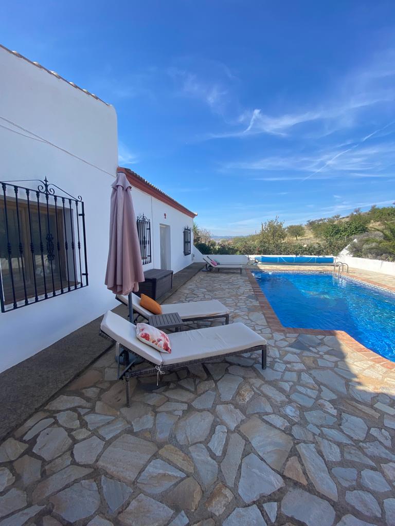 Beautiful three bed/ two bath villa with pool, located in quiet, rural setting close to Oria