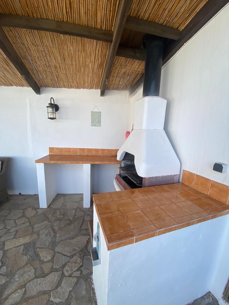 Beautiful three bed/ two bath villa with pool, located in quiet, rural setting close to Oria