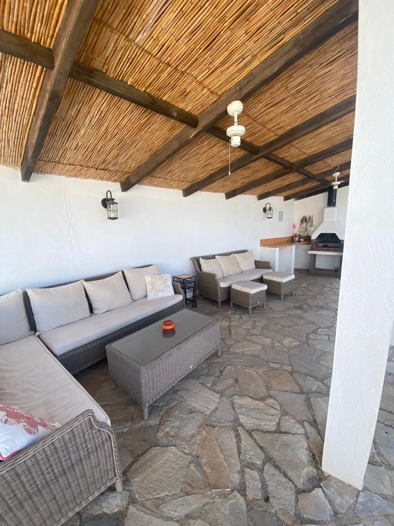 Beautiful three bed/ two bath villa with pool, located in quiet, rural setting close to Oria