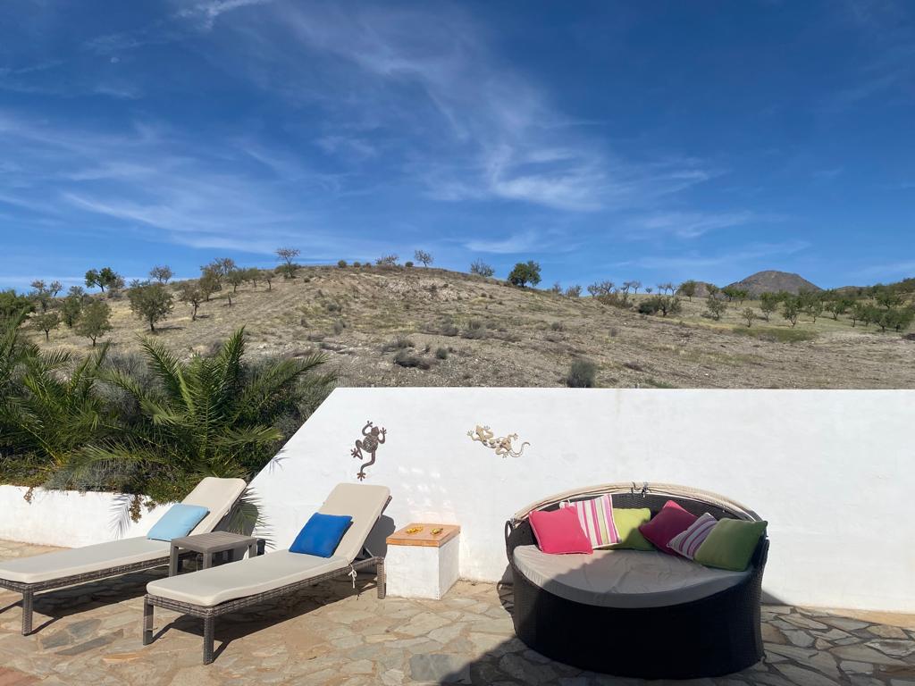 Belle villa de trois chambres/2 salles de bain avec piscine située en milieu rural près d'Oria