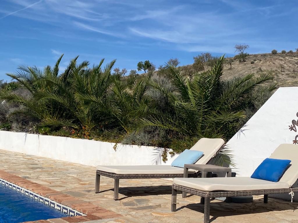 Belle villa de trois chambres/2 salles de bain avec piscine située en milieu rural près d'Oria