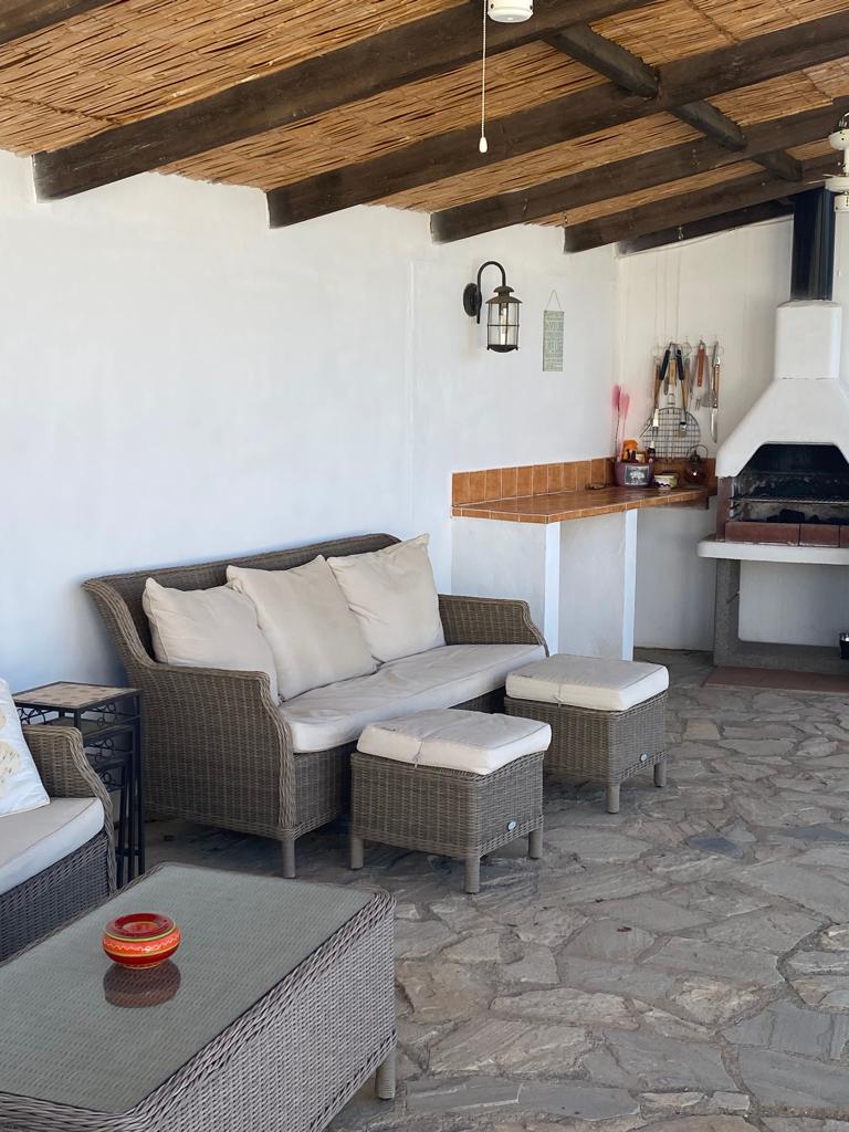 Beautiful three bed/ two bath villa with pool, located in quiet, rural setting close to Oria