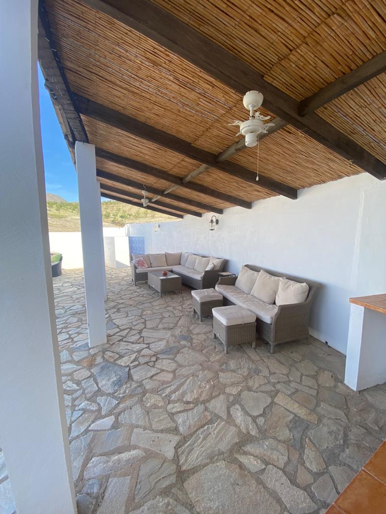 Beautiful three bed/ two bath villa with pool, located in quiet, rural setting close to Oria