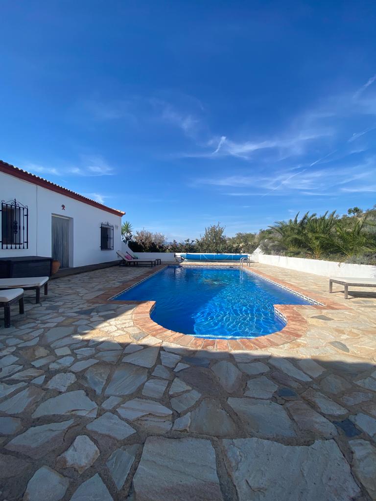 Beautiful three bed/ two bath villa with pool, located in quiet, rural setting close to Oria