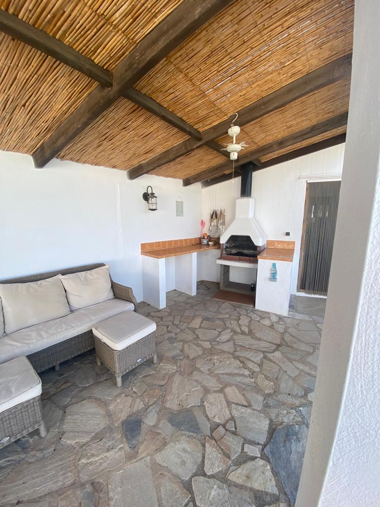 Beautiful three bed/ two bath villa with pool, located in quiet, rural setting close to Oria