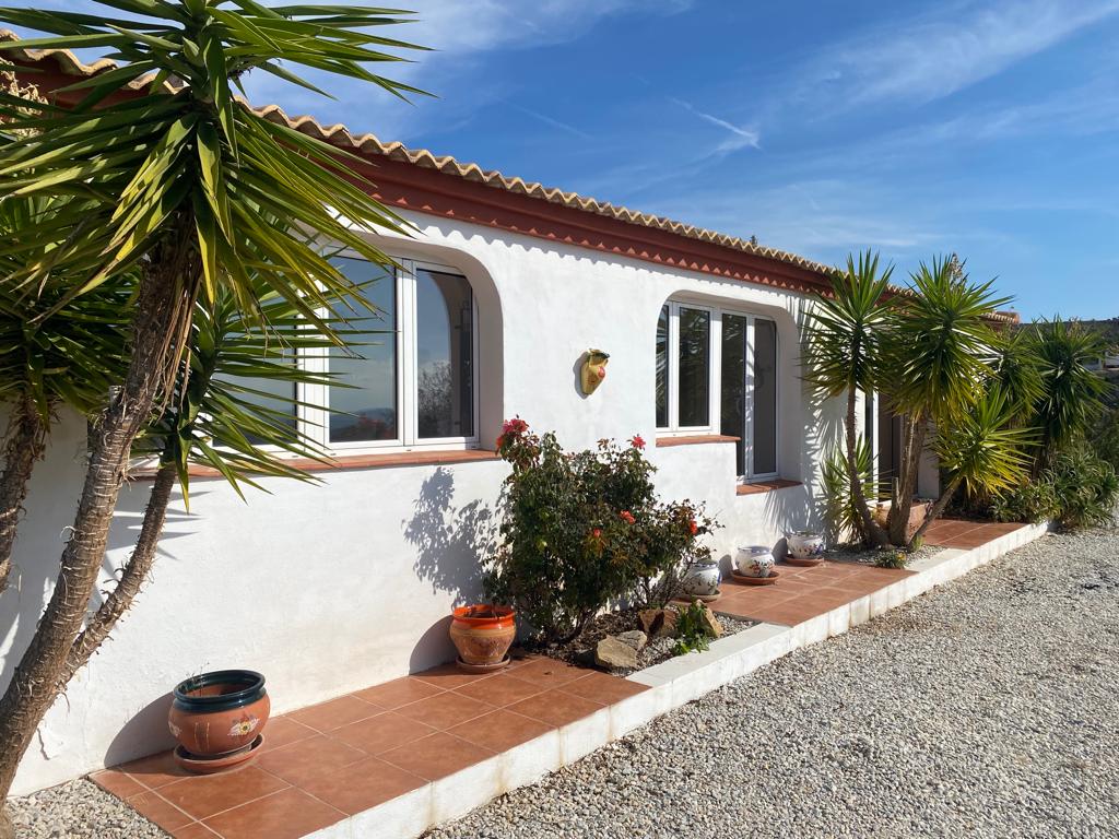 Beautiful three bed/ two bath villa with pool, located in quiet, rural setting close to Oria