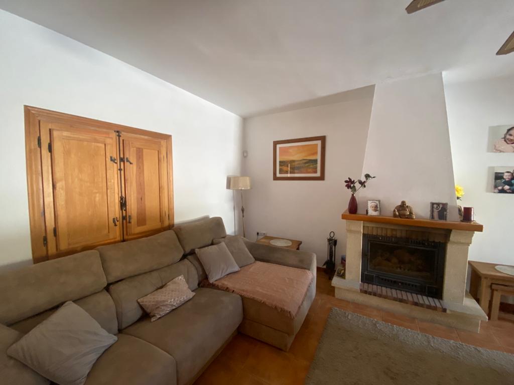 Beautiful three bed/ two bath villa with pool, located in quiet, rural setting close to Oria