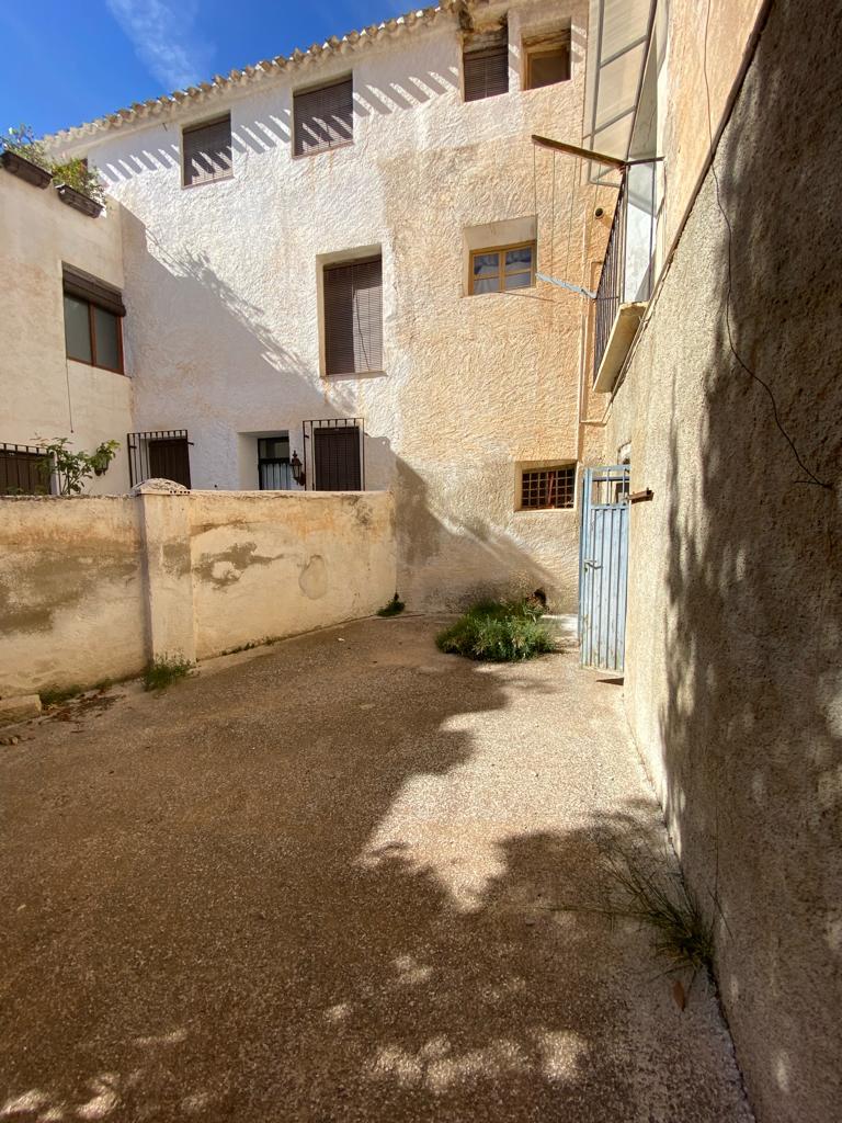 Teilrenoviertes Haus mit 4 Schlafzimmern und 1 Bad in Velez-Blanco