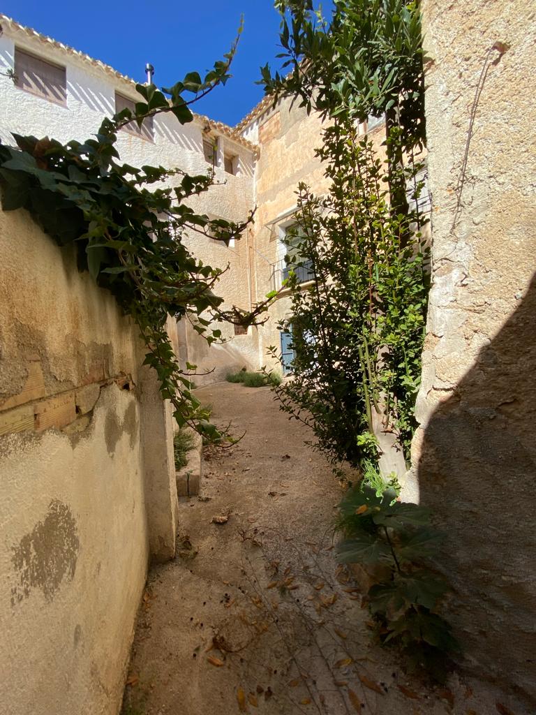 Maison partiellement réformée de 4 chambres et 1 salle de bain à Velez- Blanco