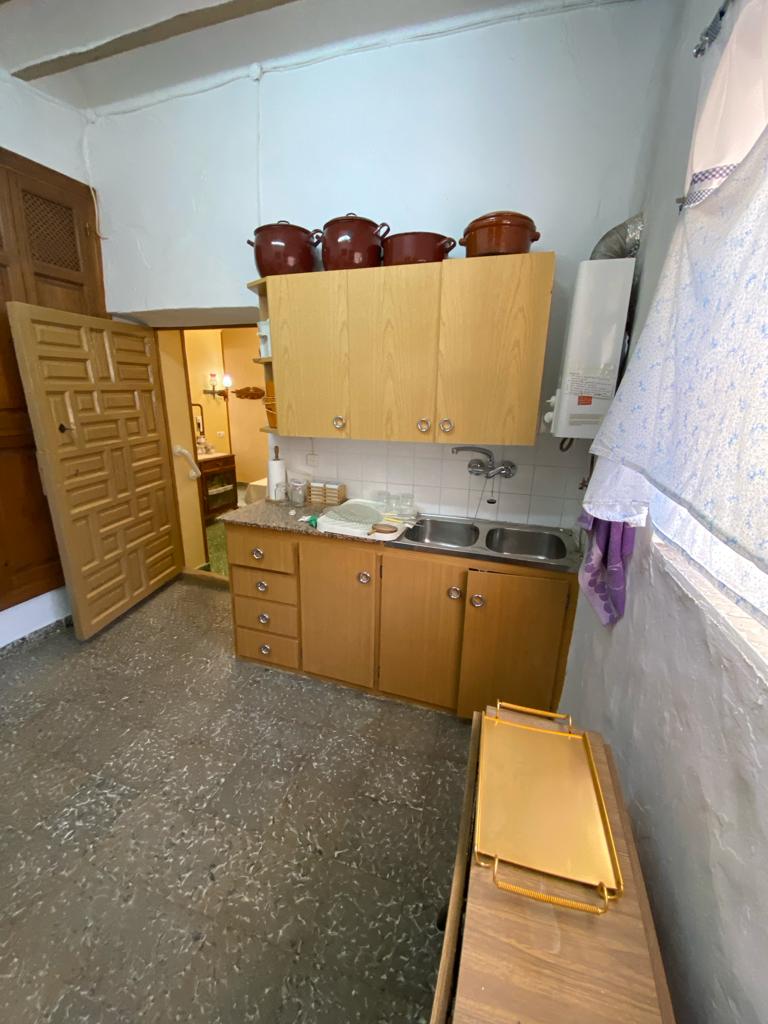 Casa Parcialmente Reformada de 4 Dormitorios y 1 Baño en Velez- Blanco