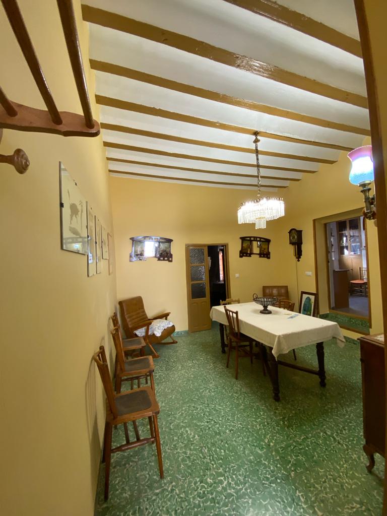 Casa Parcialmente Reformada de 4 Dormitorios y 1 Baño en Velez- Blanco