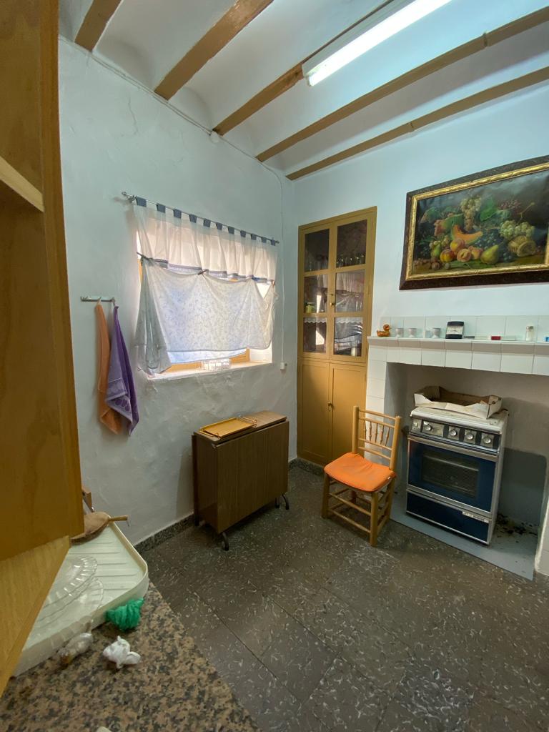 Casa Parcialmente Reformada de 4 Dormitorios y 1 Baño en Velez- Blanco