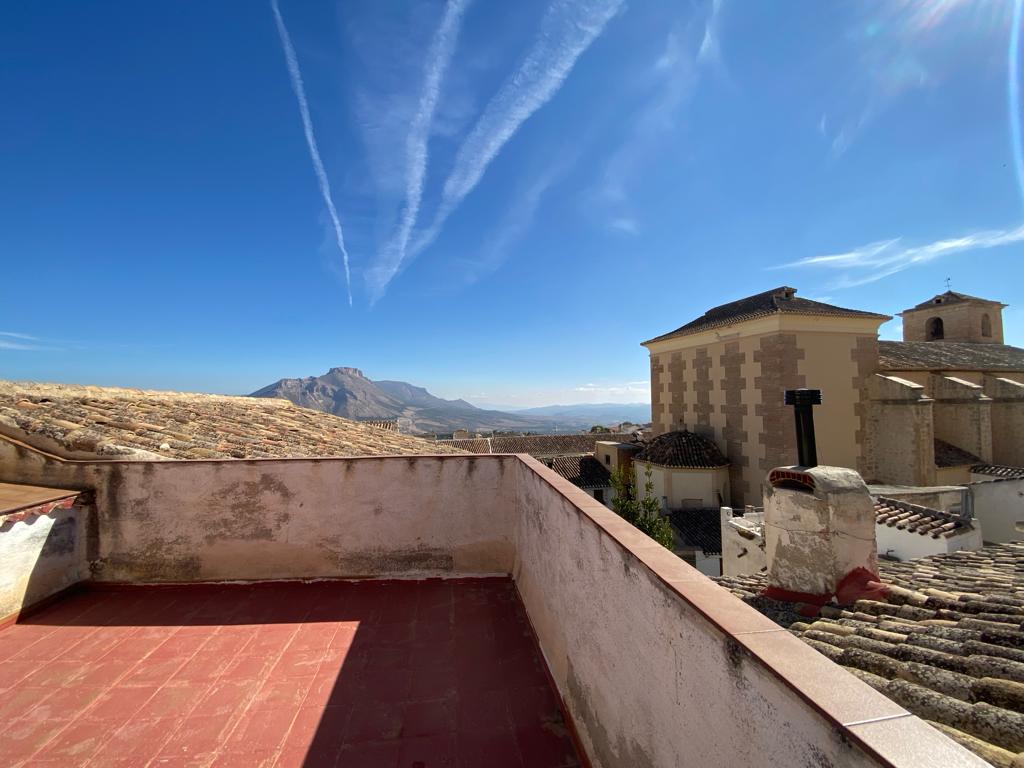 Casa Parcialmente Reformada de 4 Dormitorios y 1 Baño en Velez- Blanco