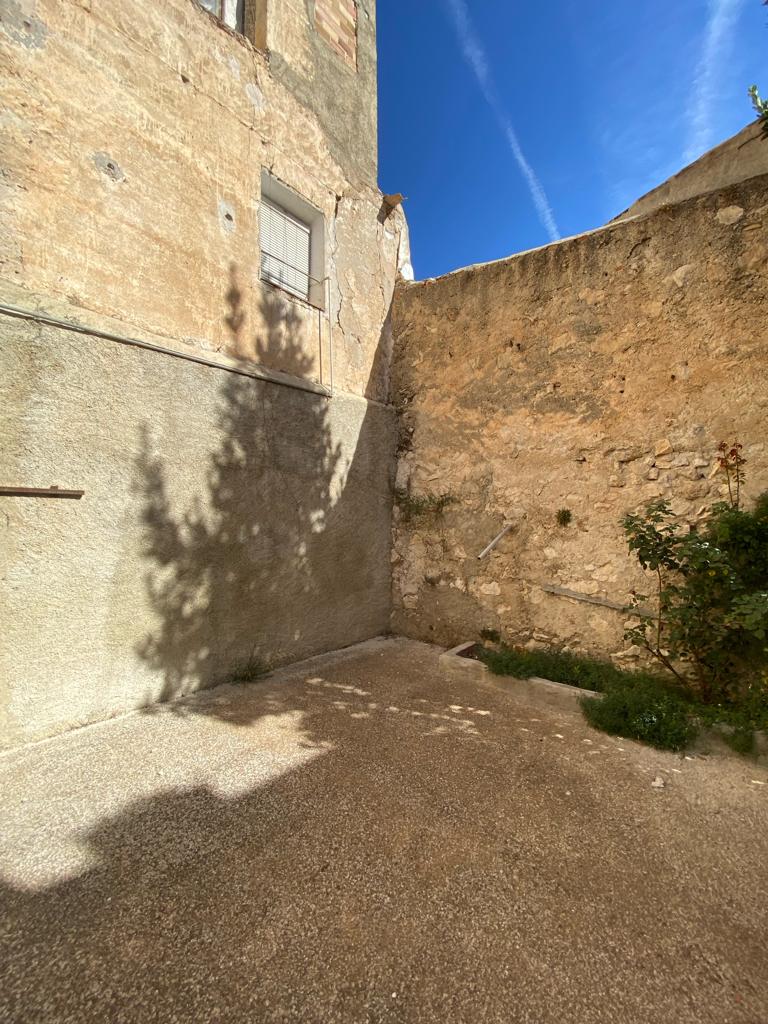 Maison partiellement réformée de 4 chambres et 1 salle de bain à Velez- Blanco