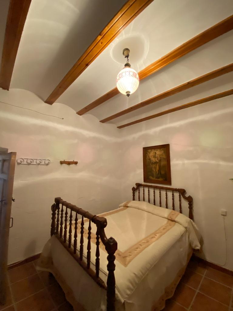 Casa Parcialmente Reformada de 4 Dormitorios y 1 Baño en Velez- Blanco