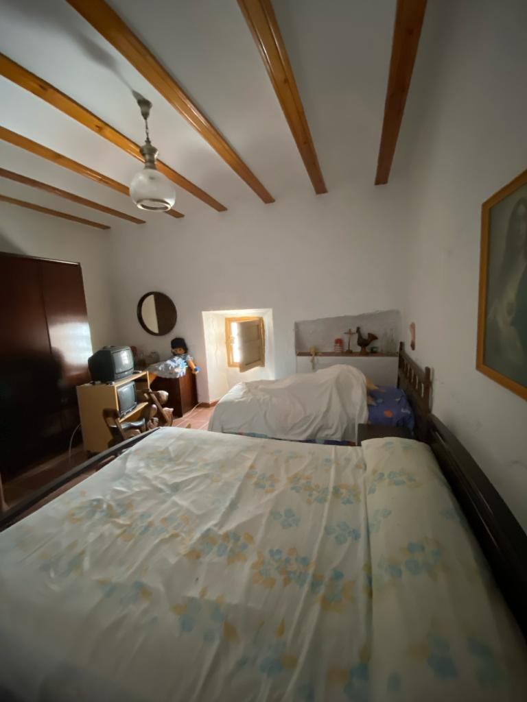 Casa Parcialmente Reformada de 4 Dormitorios y 1 Baño en Velez- Blanco