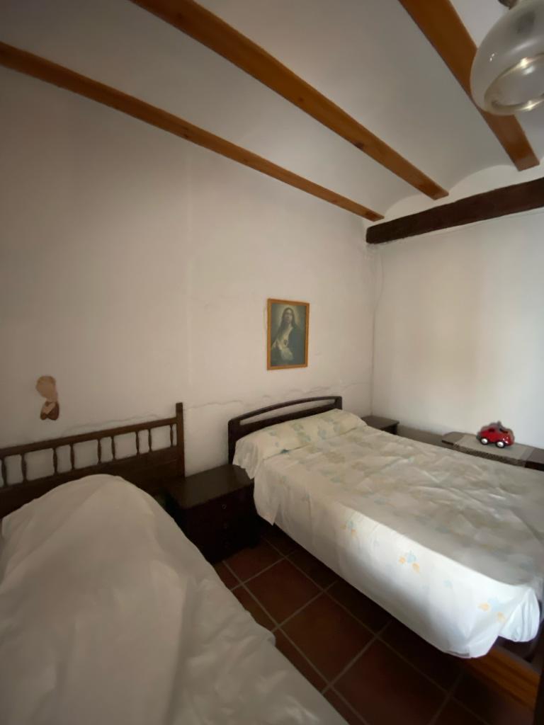 Casa Parcialmente Reformada de 4 Dormitorios y 1 Baño en Velez- Blanco