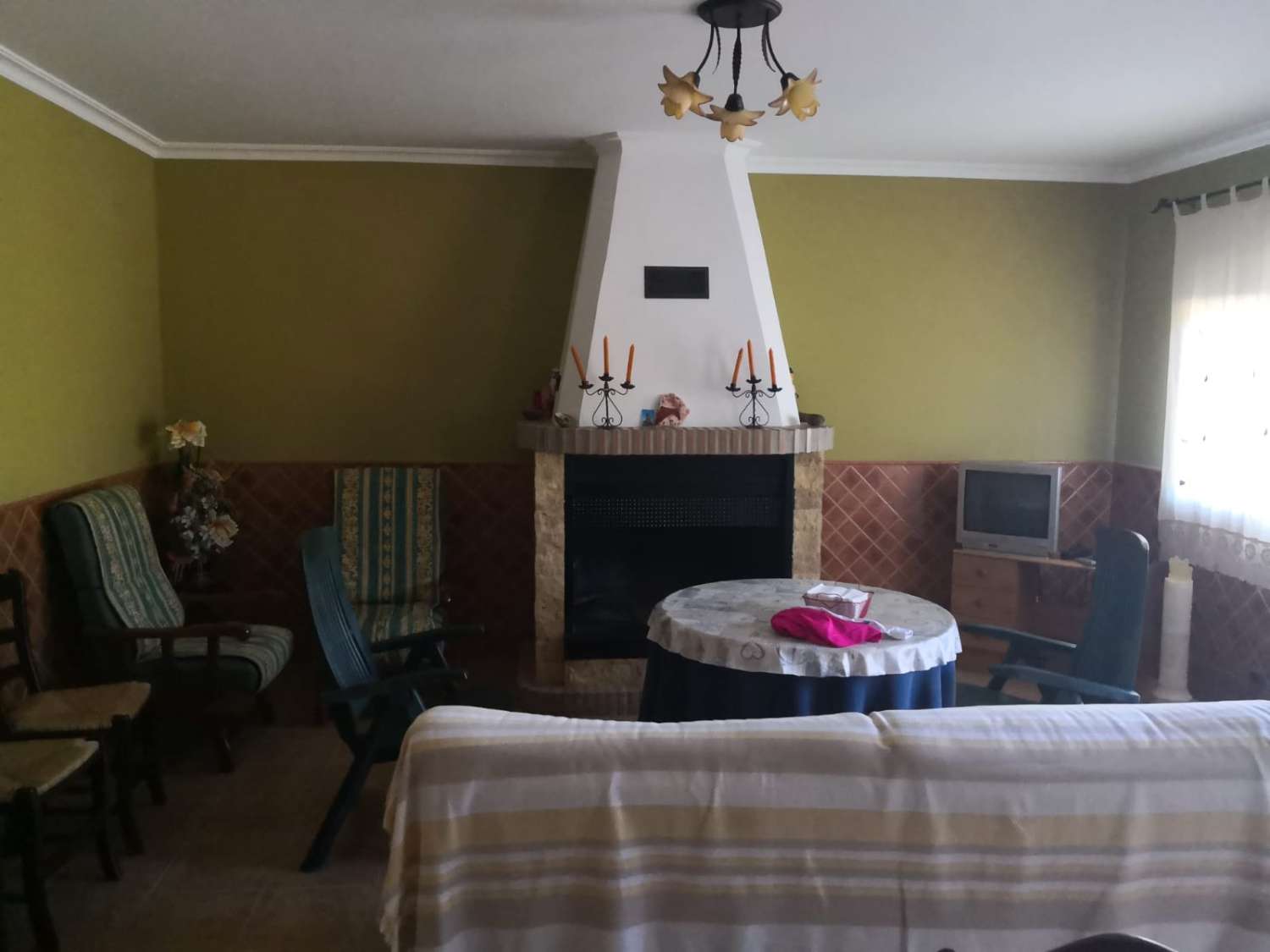 3 Bed, 1 Bath House in Velez-Rubio , with Garages also Outbuildings.