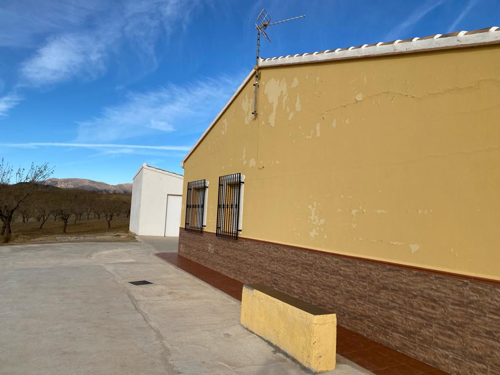 3 Bed, 1 Bath House in Velez-Rubio , with Garages also Outbuildings.