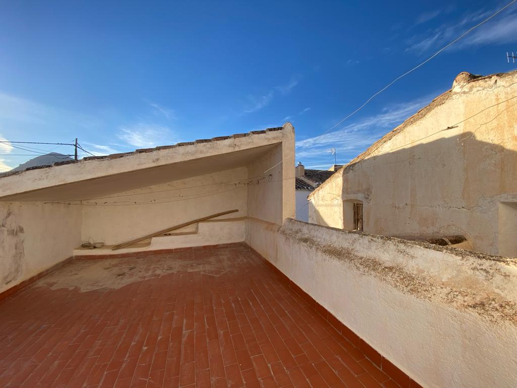 Beau et grand 5 chambres, 2 salles de bain, vieux cortijo avec terrain à la campagne près de Velez-Blanco