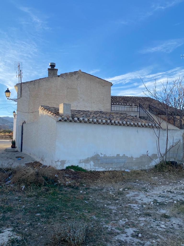 Beau et grand 5 chambres, 2 salles de bain, vieux cortijo avec terrain à la campagne près de Velez-Blanco