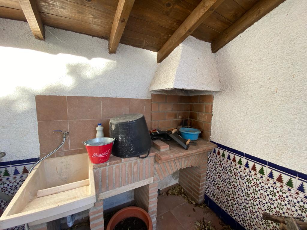 Beau et grand 5 chambres, 2 salles de bain, vieux cortijo avec terrain à la campagne près de Velez-Blanco