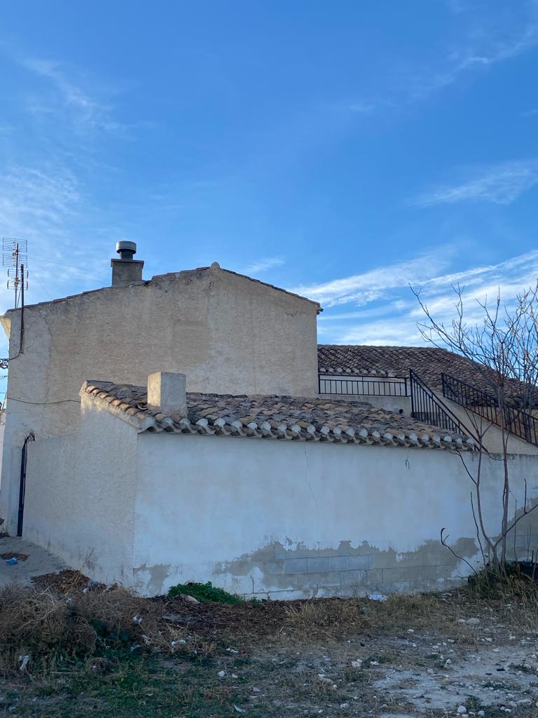 Beau et grand 5 chambres, 2 salles de bain, vieux cortijo avec terrain à la campagne près de Velez-Blanco